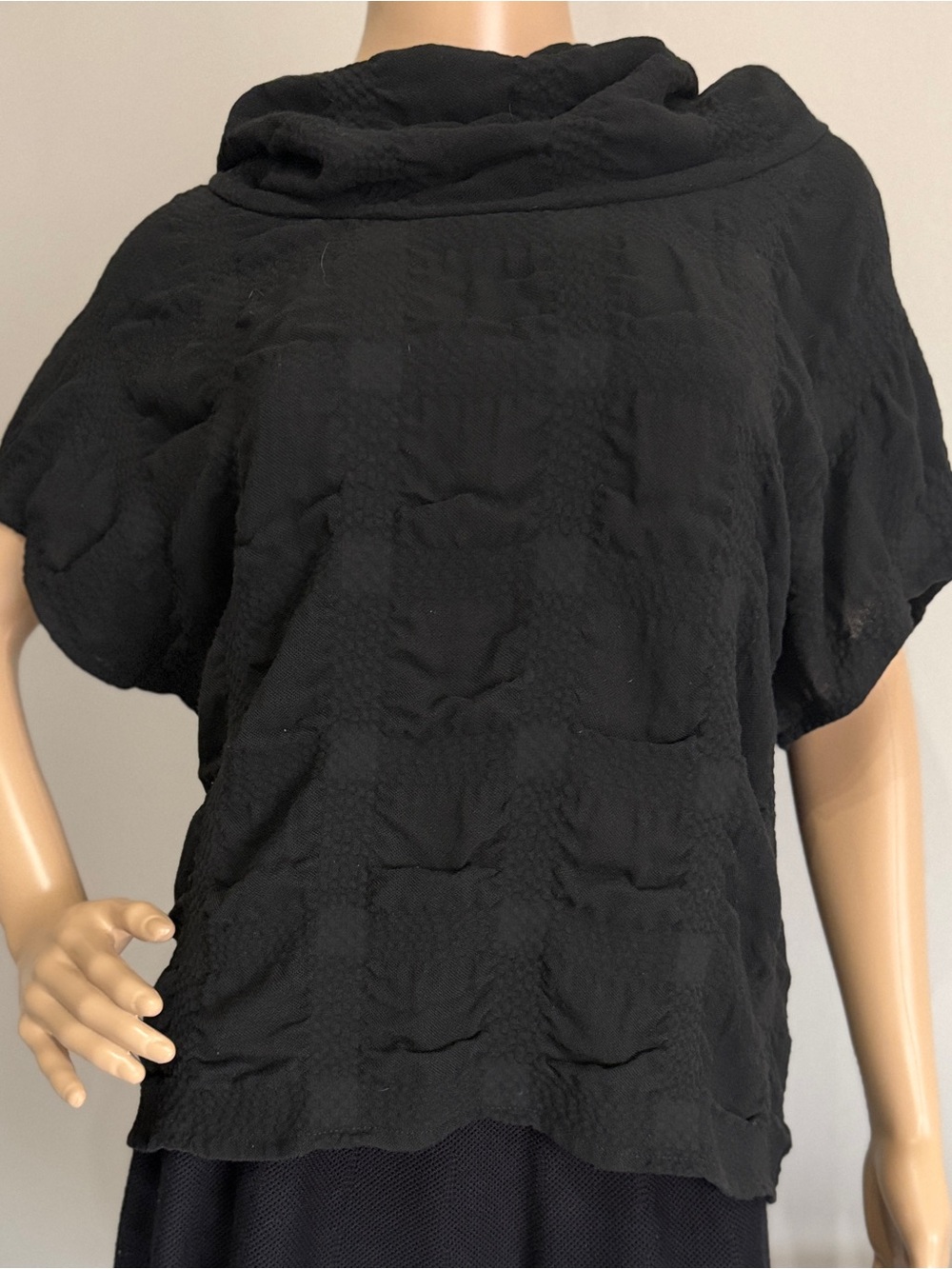 Kozan textured black top in excellent pre-owned condition. Size Small - Picture 2 of 5